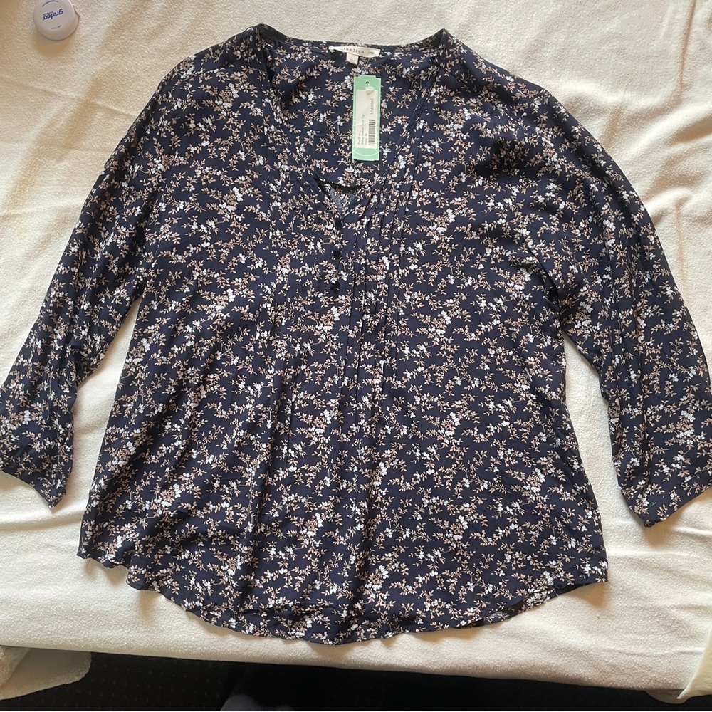 NWT Fun2Fun Blue, Taupe and White Floral Top